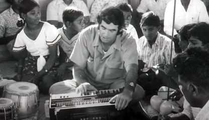 Columban Fr. Frank Hoare playing music and singing with school children