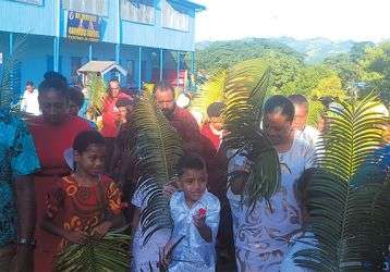 Families holding palsm